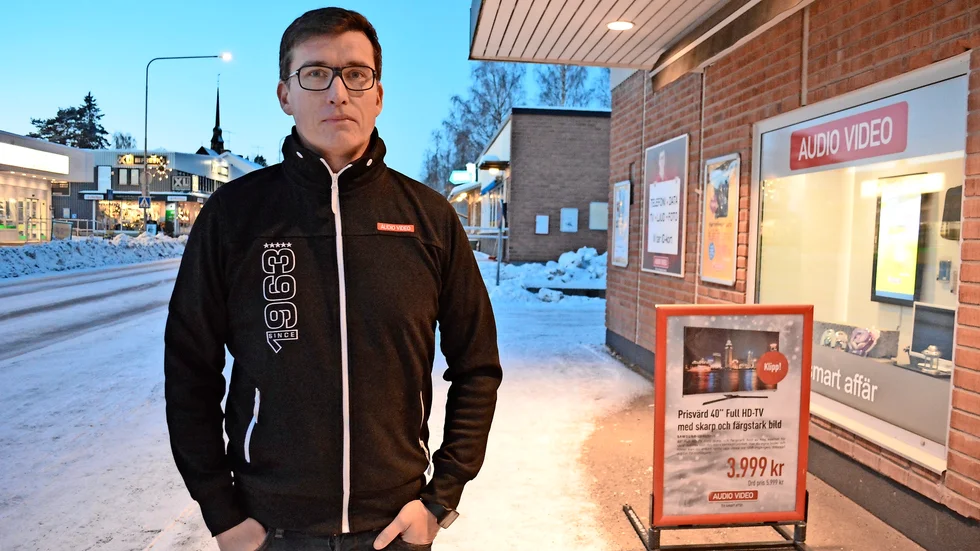 Drabbad. Patrik Lundgren driver Novicom Data i Norsjö, en butik som haft problem med stölder och snatterier på senare tid. Foto: Lennart Enkvist.