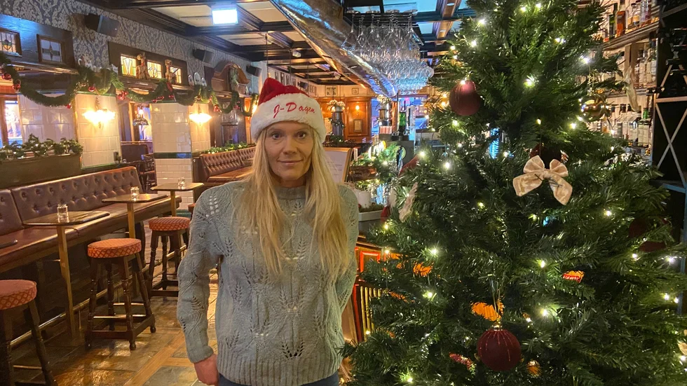 Mellan klockan 14 och 16 på julafton bjuder Madelene Fernqvist, restaurangchef på The Bishops Arms i Strängnäs, in till julbord i restaurangens lokaler.