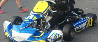 En gokart-tjej med vinnarskalle