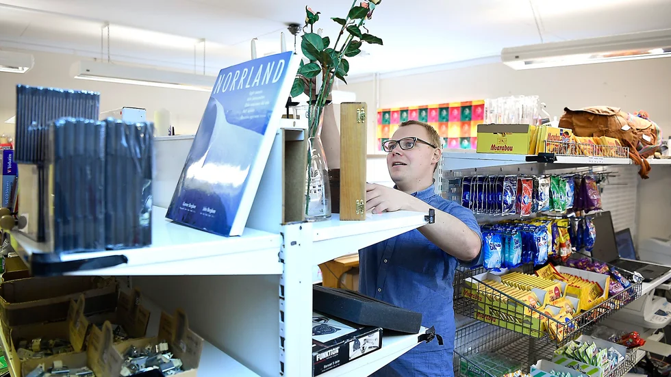 Diversehandel. Den som söker kanske finner exakt det hen är ute efter. Foto: Jeanette Lövgren.