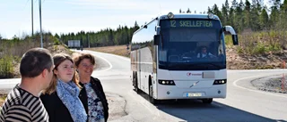 Kritik i Yttervik när bussen kör förbi hållplatsen