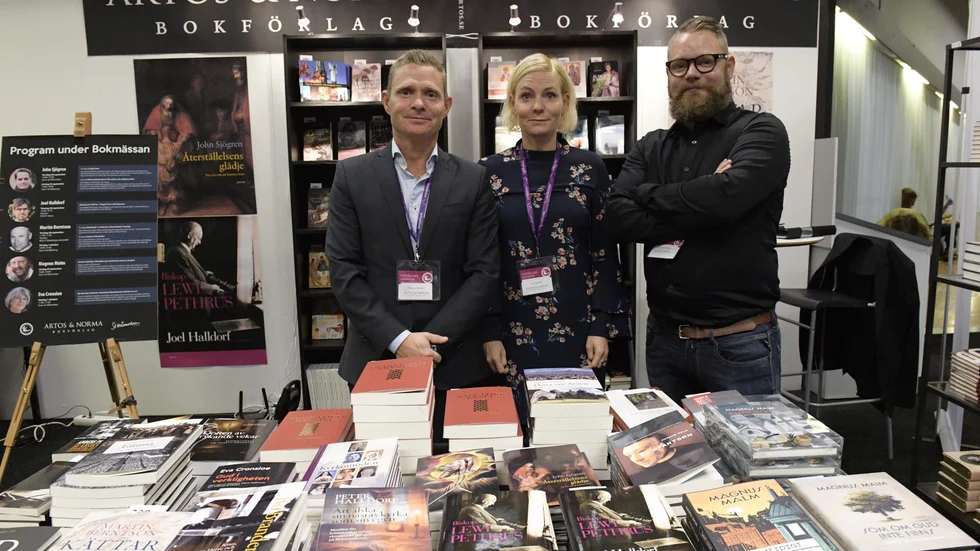På besök. Magnus, Frida och Benjamin Åkerlund från Skellefteförlaget Artos & Norma.