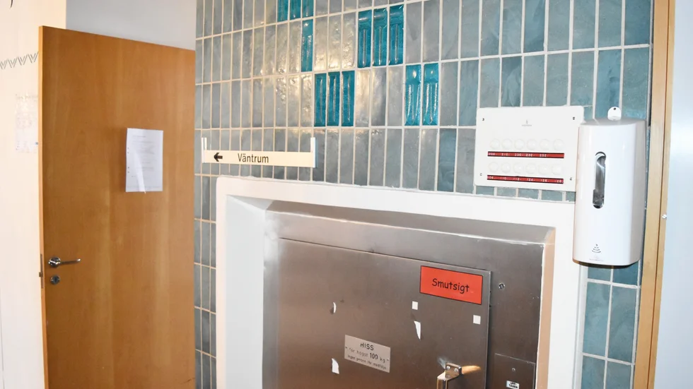 Interiör från 60-talet, när husets utbyggnad gjordes. Då installerades de två materialhissarna.