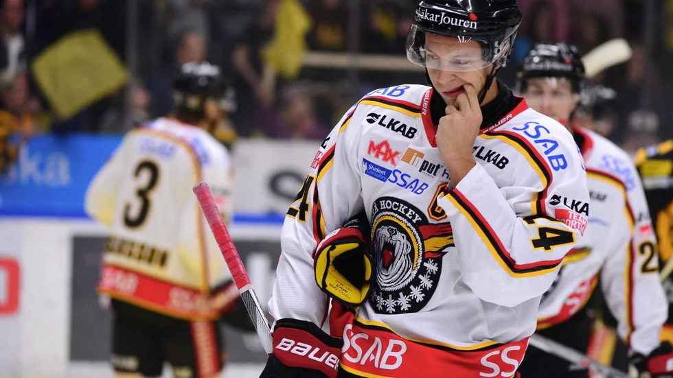 Johan Harju är en av flera som behöver lyfta sig om Luleå ska nå högre än en bottenplacering i vinter. Foto: Robert Granström / TT