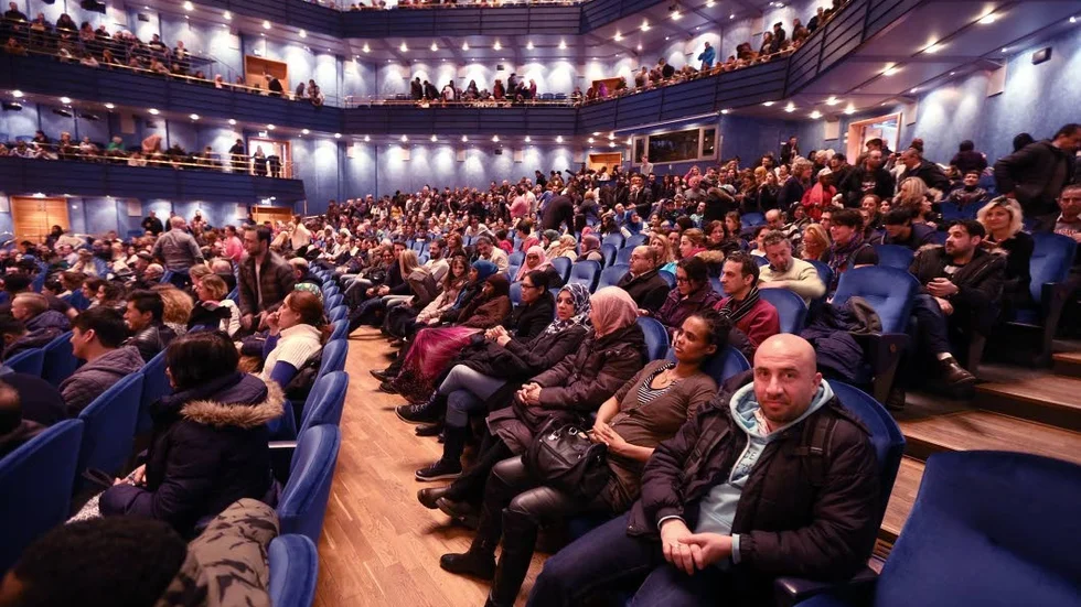 Storpublik. Omkring 1100 nya svenskar kom när Norrköpings Symfoniorkester igår spelade Dvoráks nionde symfoni, som också kallas "Från nya världen".