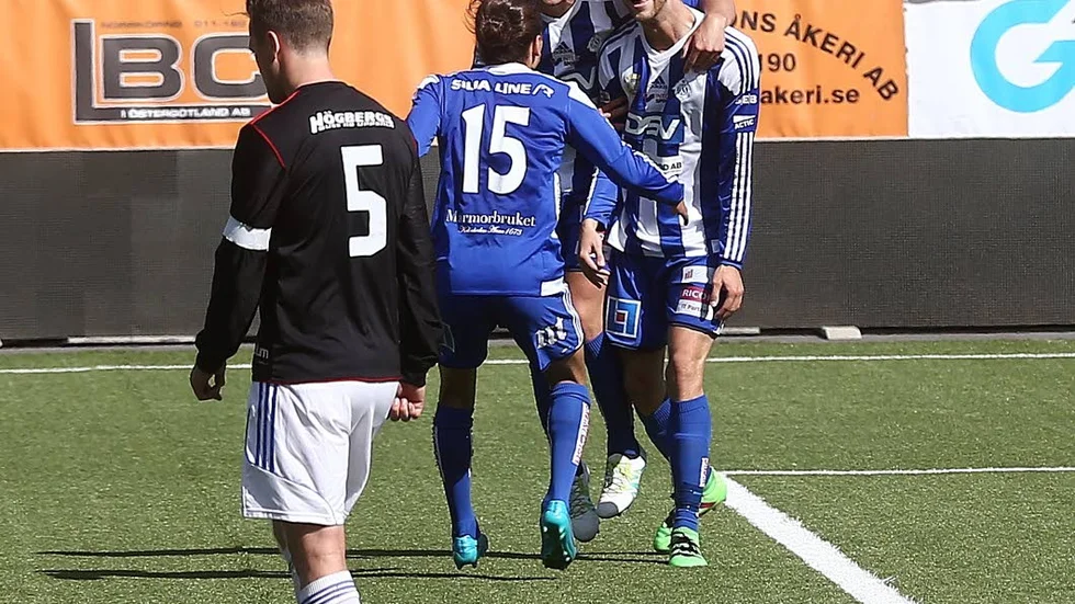 Daniel Andersson prickade in sju mål i norrettan för Sleipner. Anfallaren har skrivit på ett nytt kontrakt med "Randigt".