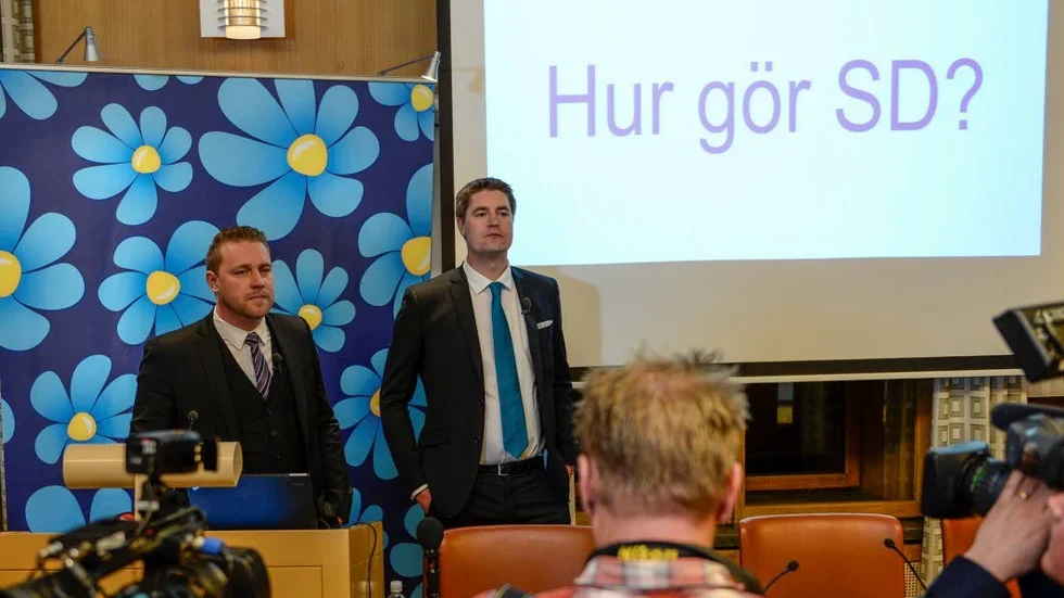 Tredje största parti. Expressen tycks anse att det är ett avslöjande att folk vill tala med Mattias Karlsson och Oscar Sjöstedt från SD.