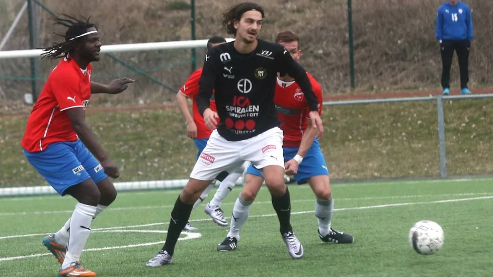 Syns. Tvåmetersmannen Haris Sijaric tar plats ute på planen. Här, i genrepet mot Chile Unido, gjorde Smedby-killen två mål.