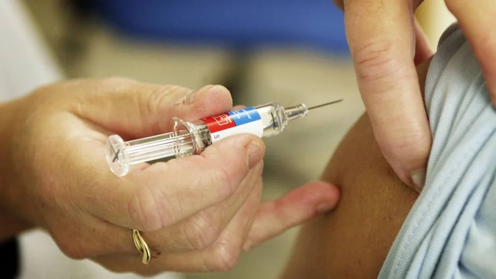 STICK. Vaccinering är ett bra skydd för de som befinner sig i riskgruppen.