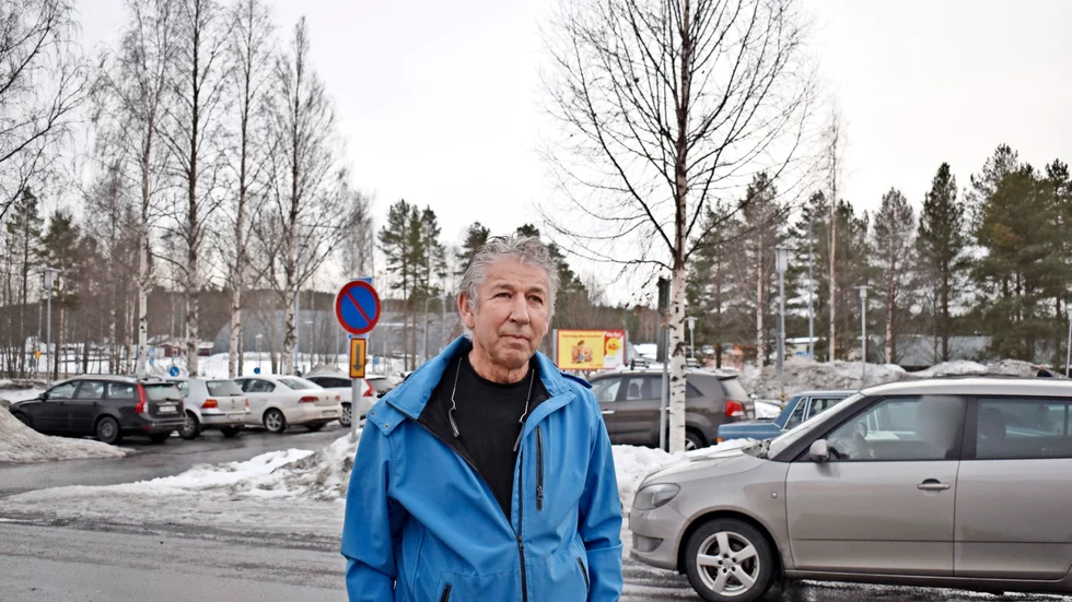 Besviken. Rolf Löfstedt har upplyst kommunen flera gånger men får inget gehör. Foto: Ramo Holmbom.