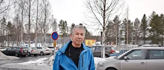 Trafikanter struntar i parkeringsförbud utanför Ica Morön ”Kommunen lyssnar inte”