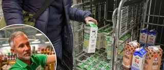 Priset på mjölk kan bli dyrare  i handeln • "Det brukar hänga ihop"