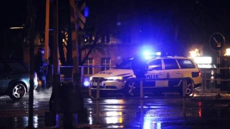 Blåljus i backspegeln betyder att polisbilen bakom vill att man ska stanna.