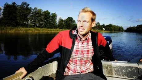 Dennis Wiström är projektledare för "Havsmiljö Gamlebyviken". Projektet har många delar som alla syftar till att göra Gamlebyviken och Östersjön till friskare vatten.