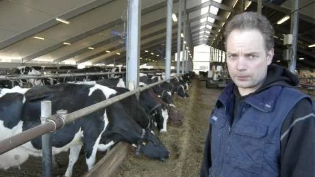 Mathias Jonsson, Ogestad/Hyllela är tillsammans med två bröder och familjer en av landets största mjölkproducenter med sammanlagt 1250 mjölkkor.