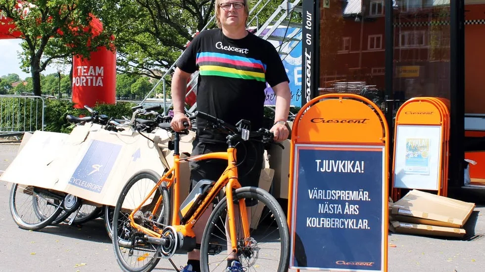 Poppis. Henrik Strigner, här med en av elcyklarna som varit populära att testa på under Vätternrundan.