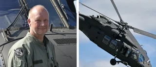 Hyllade piloten förbereder sig för uppvisning med Black Hawk