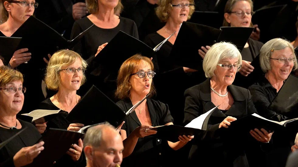 Nära.
Stämningsfull och mäktigt samtidigt, när körerna sjöng i S:t Petri kyrka.
