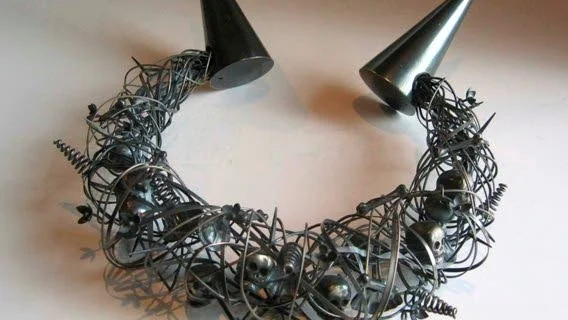 Mässbidrag. Halsband, "The garden of death" av Christer Jonsson.