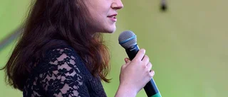 Sunny standup lockade till skratt
