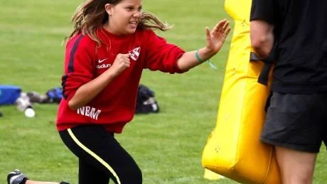 Nathalie Mascayano, 12, tycker rugbyn är roligast på prova-på-veckan. Hon spelar fotboll till vardags men funderar på att börja med rugby istället.