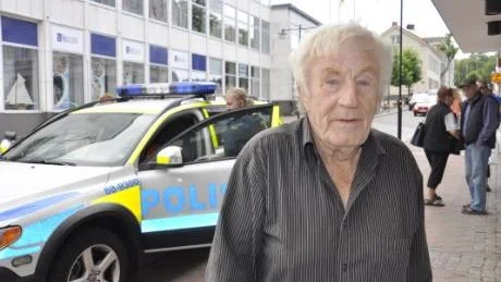 Bernt Andersson strax efter rånförsöket utanför Sparbanken på Kvarngatan i Västervik.