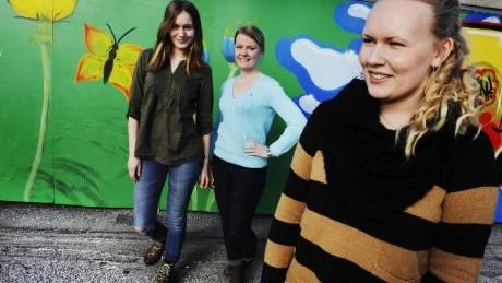 Lisa Andersson, Rebecka Alvarsson och Linnéa Passchier är samhällsintresserade alla tre. De tycker att internationella kvinnodagen är mycket viktig, både i Sverige och i andra länder.