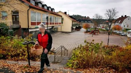 Piazzan i Överum , ett centrum som med åren fått se många servicebutiker försvinna.Arkivbild: Anders Steiner