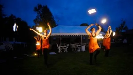 Westervik Twirling Troop bjöd på en sprakande eldshow. Foto: Ilkka Ranta