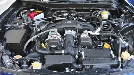 2,0-liters boxermotor ger 200 hästkrafter som gillar högt varv.