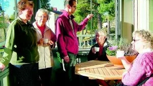 Höstfest. På balkongen fanns Kristina Zeijlon, Västervik, Britta Svensson, Max Larsson, Västervik, Virgit Karlsson och Barbro Berg.
