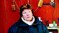 Fiskhandel. Birgitta Svensson, som säljer fisk på Fiskaretorget, kommer fortsätta äta östersjöfisk. Det har hon gjort hela livet och tycker hon mår bra av fisk. FOTO: MATILDA AHL