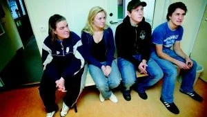 Nöjda. Mathilda Andersson, Agnes Palmén, Alexander Davidsson och Charlie Andersson är fyra av de elever som klarat sitt båtförarbevis vid Västerviks gymnasium. Foto ANDERS LILJEGREN