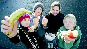 Godis. Hur mycket godis de äter varje vecka skiljer ganska mycket mellan klasskompisarna Eva Reichman, Isak Hagberg, Hedda Bångman och Viktor Broström från Solna. Hedda har bara en godisfri dag i veckan, Isak har ingen.                                                                                                                                                               Foto: Maja Suslin