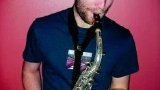 Saxofonist. Sevedebygdens Musikförening i Vimmerby uppmärksammar Rickard Samuelsson med ett stipendium. Foto: Privat