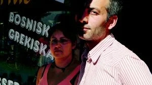 Oroliga.  Mierna och Raymond Hanna från Västervik känner många som är fast i Libanon just nu efter Israels bombningar. Foto: Mattias Ahlm