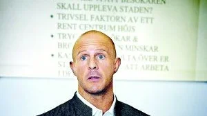 Renare stad. Mikael Ljungdahl har i flera år varit engagerad för att få ett renare centrum i Karlstad. I går kväll delade han med sig av sina erfarenheter vid ett seminarium i Västervik.Foto: ANDERS STEINER