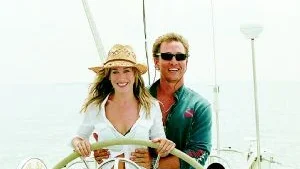 Smarta repliker. "Du drömmer inte om en båt. Du drömmer om tanken på en båt". En av många smarta repliker i "Hemma bäst" med Sarah Jessica Parker och Matthew McConnaughey. Foto: UIP