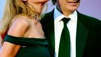 Succé. Regissören Lasse Hallström och hustrun Lena Olin verkar vara på väg mot succé med nya filmen "Casanova". Såväl publik som recensenter på Venedigfestivalen öste beröm över filmen efter premiären. Foto: AP