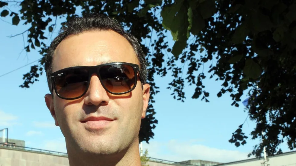 Augin Abdo, Motala:
"Att hon pratar i telefonen hela tiden. När man ringer är det alltid upptaget."