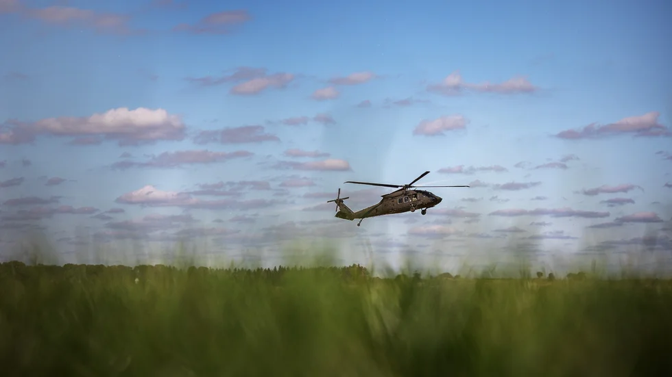 En anställd på Upplands flygflottilj riskerar att avskedas. Arkivbild. 