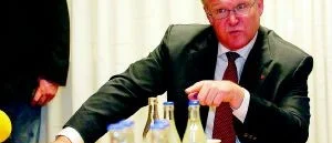 Persson står inte på folkets sida