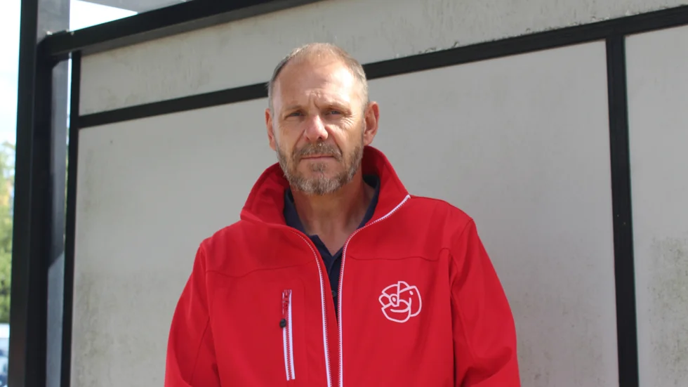 Tomas Kronståhl bor i Totebo, och är riksdagsledamot för Socialdemokraterna. Han har tidigare varit kommunalråd i Västervik. 