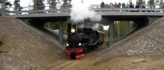 Broinvigning med ångtåg på smalspåret