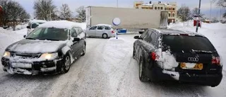 Finsk långtradare hade svårt att lämna Västervik