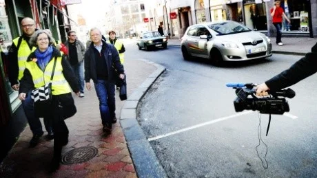 Den 35 mil lång företagsmarschen genom Kalmar län har startat, från vänster Henrik Wennesund, Företagarna, Eva Bengtson Skogsberg (m), Krister Örnfjäder (s), skymd, Björn Franzon, företagare, Dan Björkegren, företagare, Elisabeth Ahlström, företagare.
Foto: Ellen Kindstrand