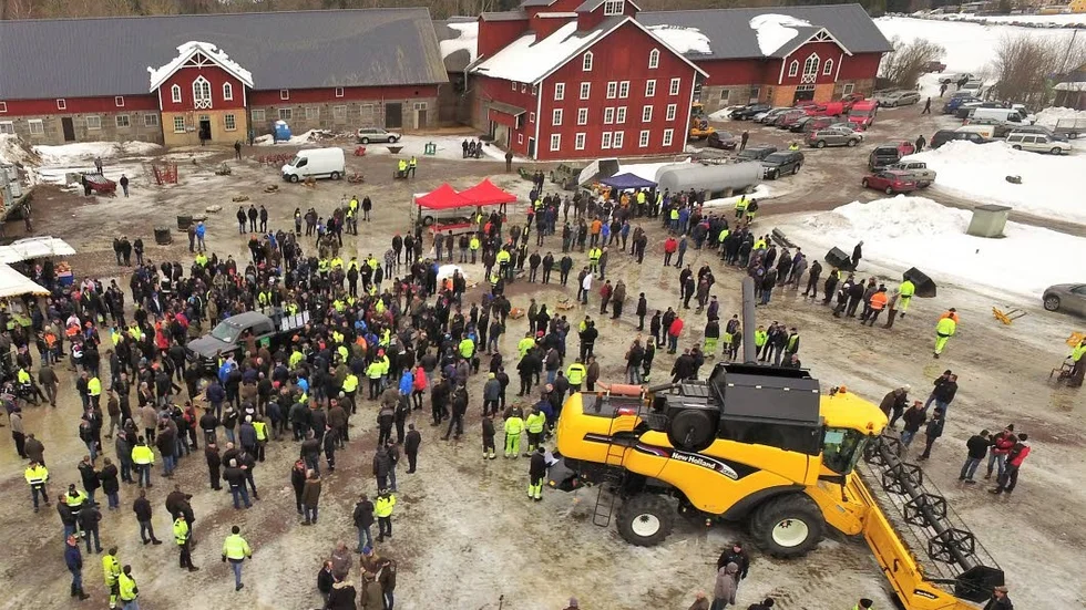 Lions Club Grillby ansvarade för all korv- och kaffeförsäljning på auktionen vid Henriksbergs gård i Rasbo utanför Uppsala.