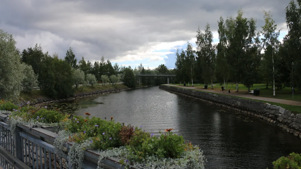Det område som kultur- och fritidsnämnden vill laga är omkring bron vid Badhusparken som går över till Strömbackaskolan.
