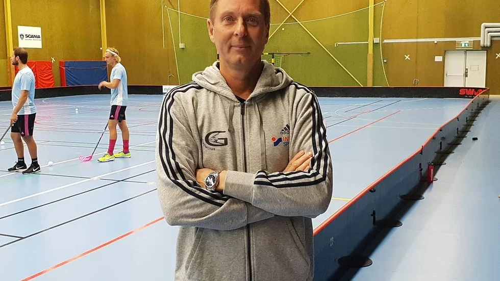 Den tidigare förbundskaptenen Peter Kokocha är ny huvudcoach för Lokomotiv Grillby.