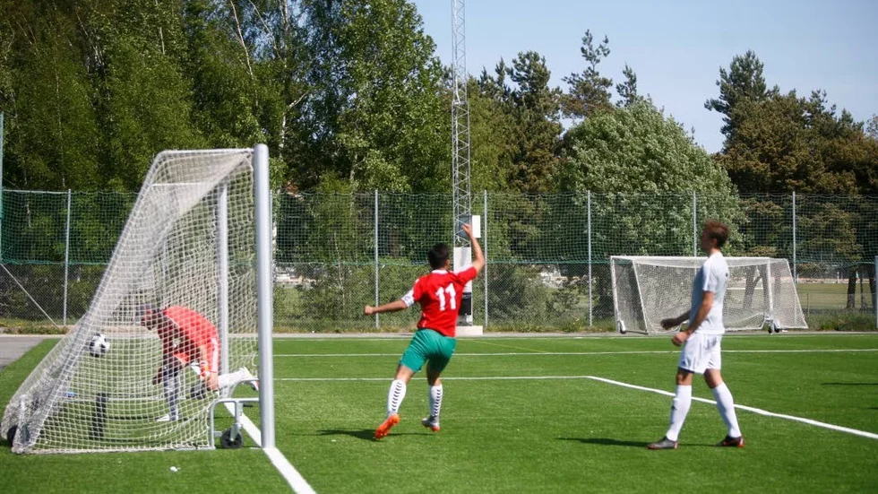 1–0 till Fjärdhundra mot Kraftleden seglade in över hemmamålvakten Max Wallin.